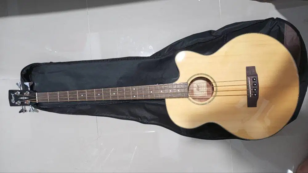 Cort B850F Bass Akustik with Preamp