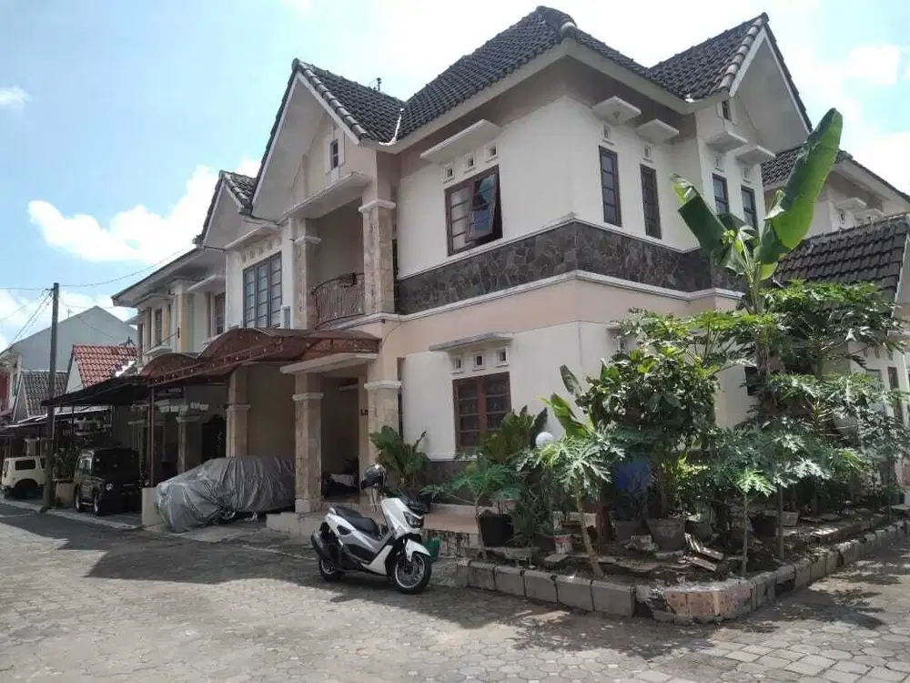 Rumah Tingkat Perumahan Elit One Gate Dekat Jombor