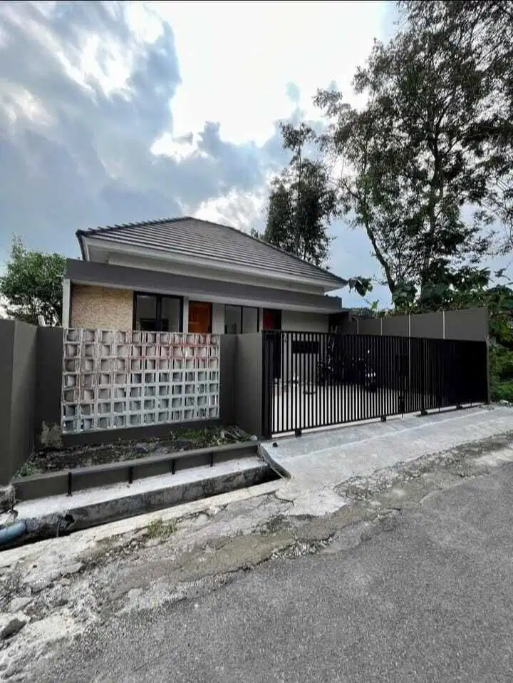 A208 - Rumah Modern Jalan Aspal Lebar Dekat Jalan Kaliurang
