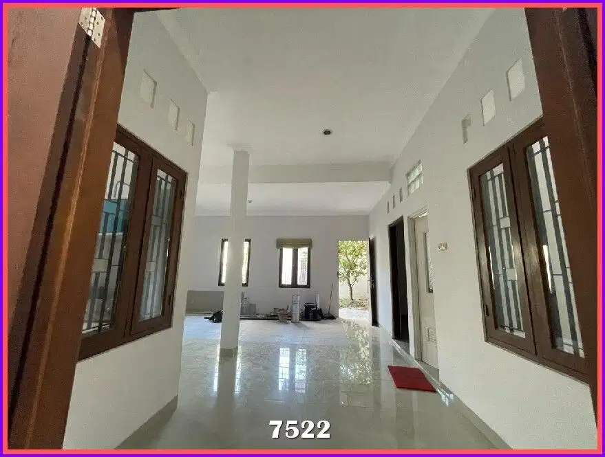 Rumah Cantik Halaman Luas di Jl Kadisoka