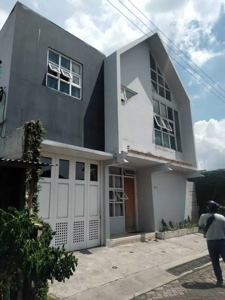 Istimewa Rumah Bagus Dan Luas Strategis Dekat Jln Magelang Jombor