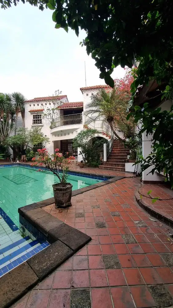 Dijual Rumah 2 Lantai Asri Dan Tenang Dekat Kemang Raya (YA)