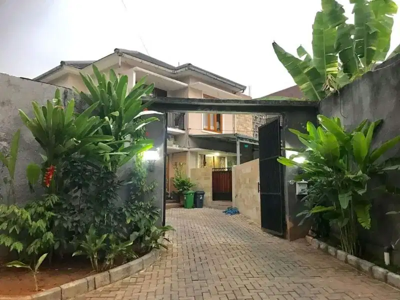 Dijual CepatRumah Cantik, Tenang & Asri di Lebak Bulus, Jak-Sel