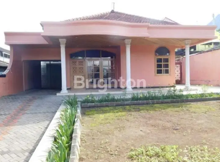 Rumah dengan tanah luas strategis dekat wisata museum angkut batu