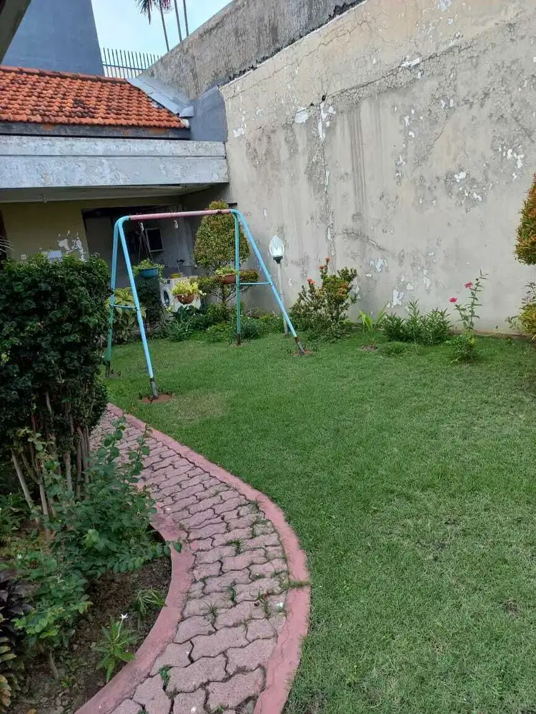 Dijual Rumah Luas Di Pusat Kota Tegalsari Surabaya