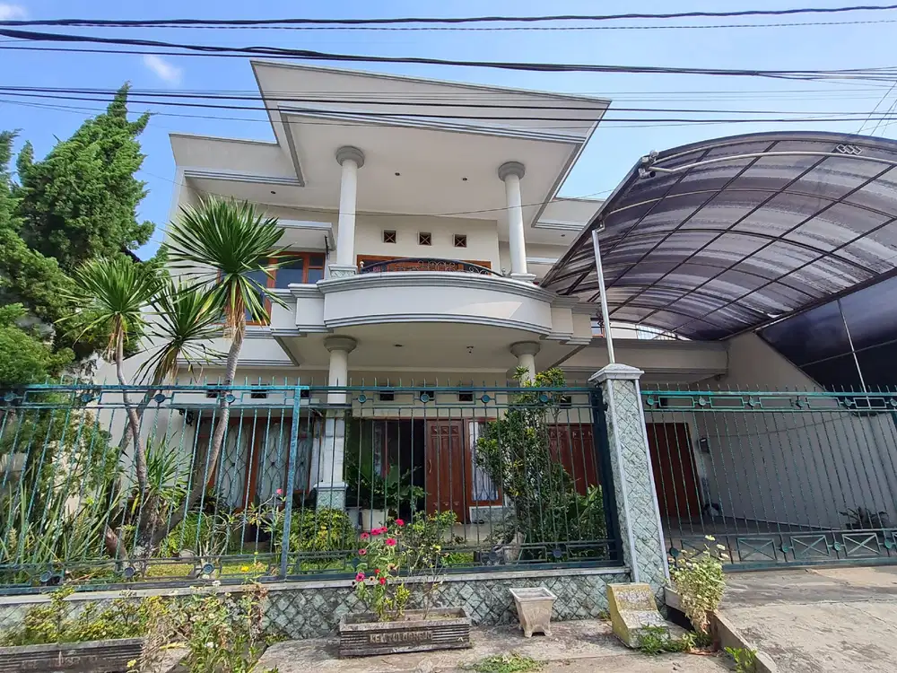 Turun Harga! Rumah 2 Lantai Area Perumahan Papa Suhat