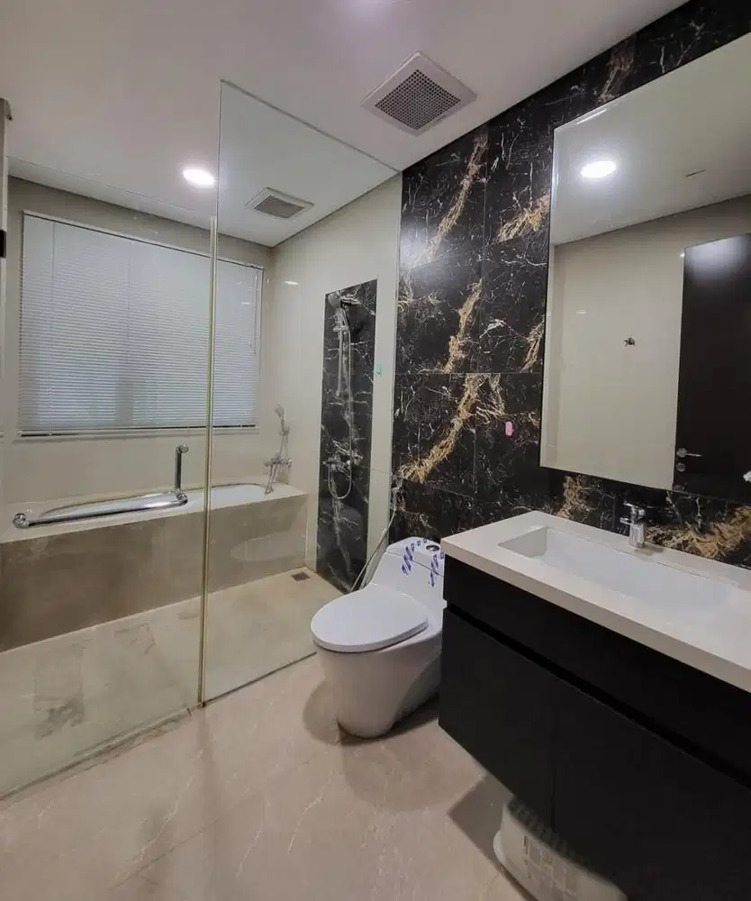 Dijual Cepat Rumah mewah Lancewood Navapark with pool BSD City