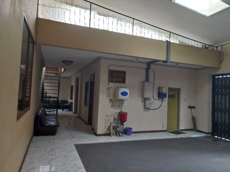 dijual rumah mewah di laweyan solo