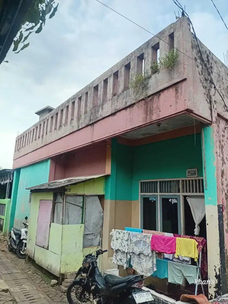 Di jual rumah 2 lantai full dak cor atasnya