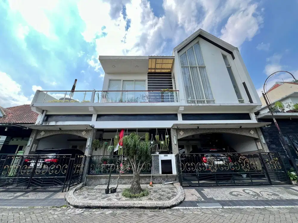 Rumah Mewah 2 Lantai Kawasan Elite Permata Jingga Suhat