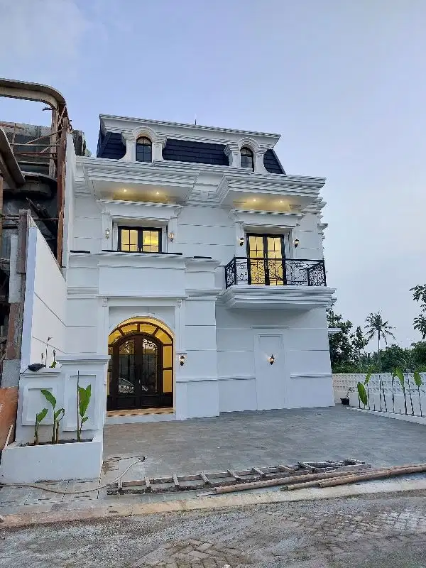 Rumah Baru  Desain Mewah Classic Modern dalam Komplek Kav DKI
