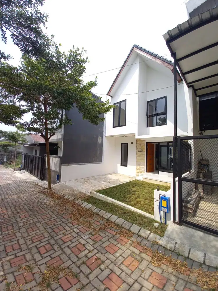 Dijual rumah 2 lantai di sulfat pandanwangi malang