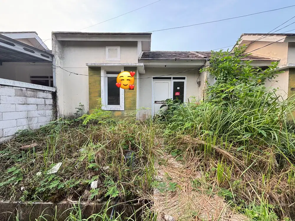 Dijual rumah standart lingkungan ramai depan lapangan atap baja ringan