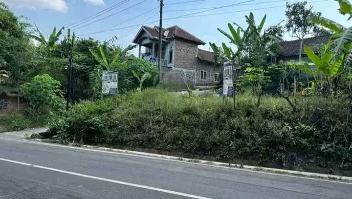 TANAH 212M SUPER STRATEGIS JL. MAYOR UNUS  KALINEGORO MERTOYUDAN