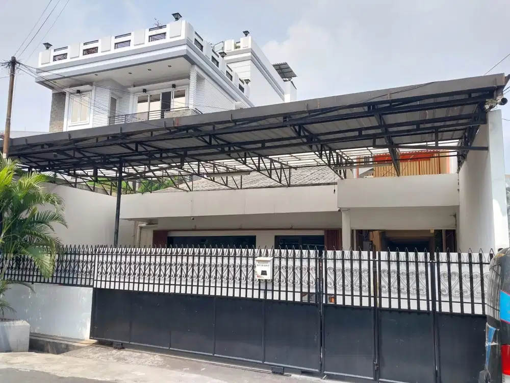 Dijual Cepat Rumah / Gudang Bagus Di Jl. Kerajinan Jakarta Barat
