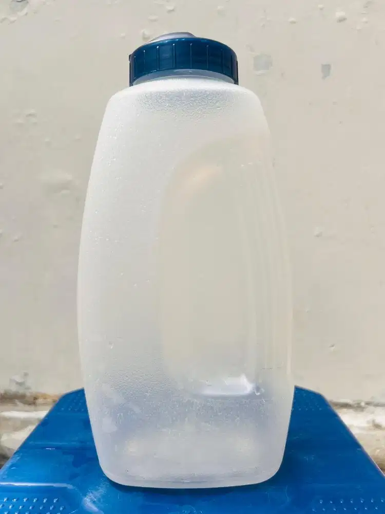 LOCK&LOCK Fridge Jug/ Botol Minum 2LITER Warna Navy Type Kode HAP609B