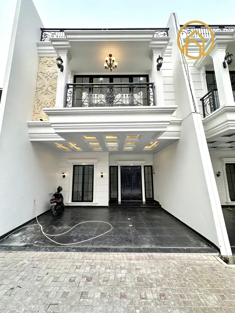 Ruma 3 Lantai plus Rooftop dalam cluster Townhouse