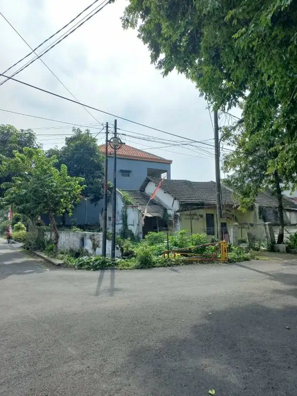 !️HITUNG TANAH!️Rumah REMUK diPerum Gunungsari Indah Wiyung SBY.