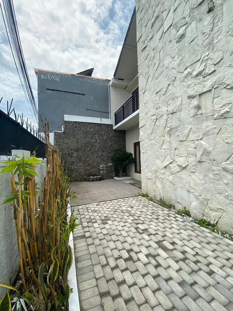 BU rumah mewah di banteng jl kayen kaliurang, utara UGM kentungan