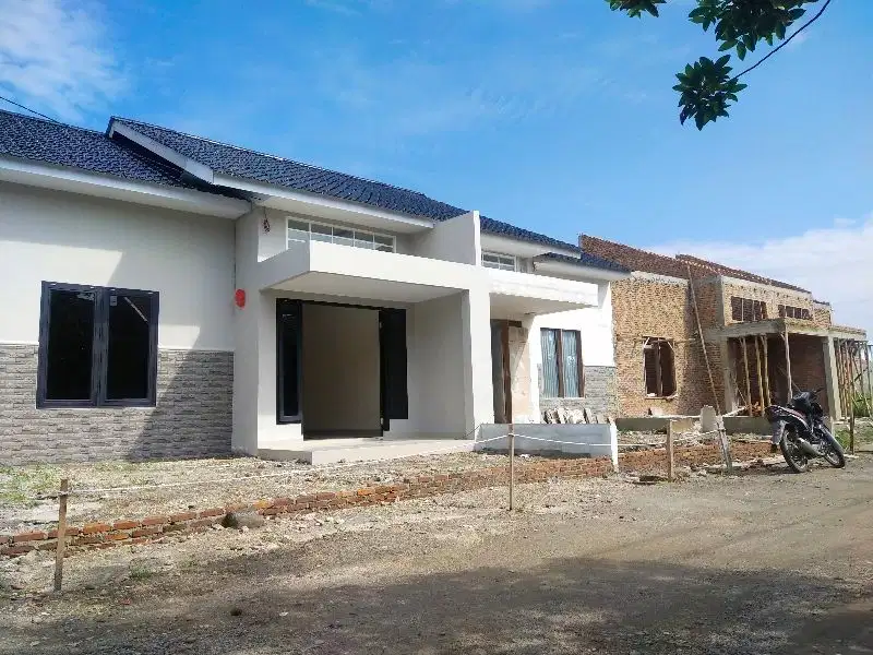 DIJUAL RUMAH CANTIK DI KOMPLEK KELAPA GADING DEKAT RINGROAD  MEDAN