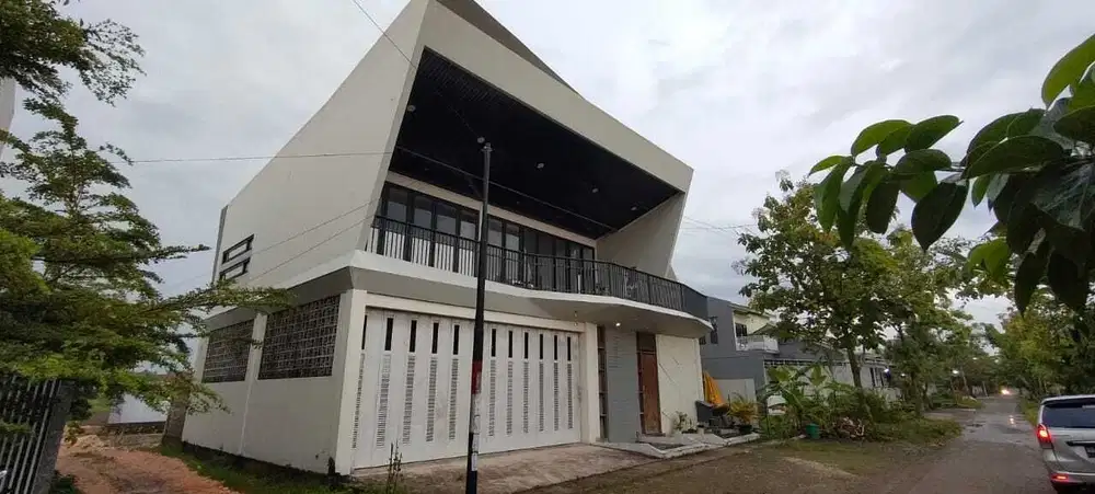 Rumah Besar di Kaplingan DPRD, Blora kota