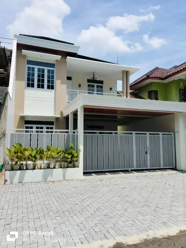 RUMAH BARU MEWAH  2 LANTAI SIAP HUNI dekat KAMPUS UNRIYO