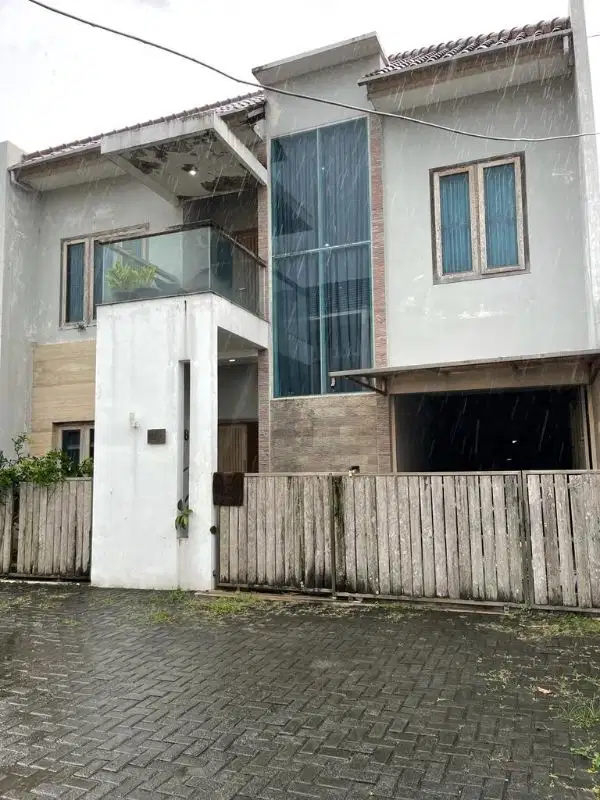 A042 - Rumah Luas Daerah Premium Dekat Kampus STTAD