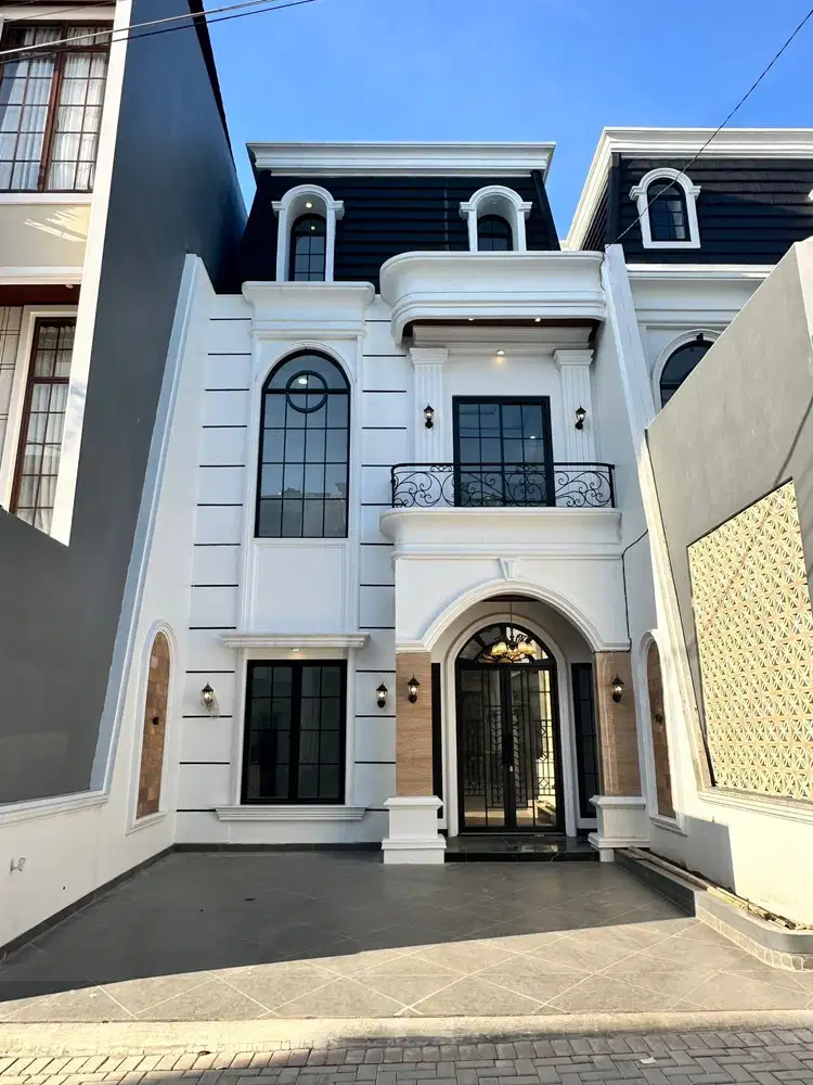 Rumah Modern American Classic kolam renang dalam townhouse