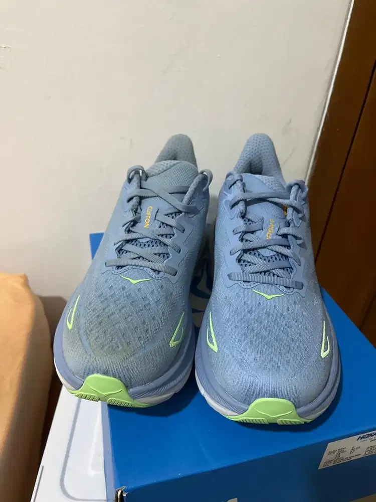 Sepatu Olahraga Hoka