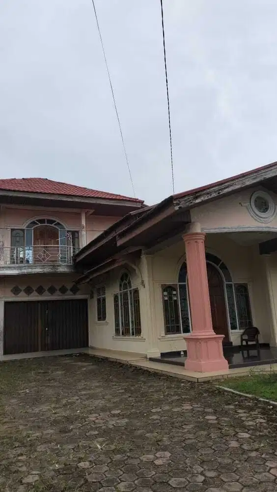 Rumah Halaman luas  jln. Bukit Barisan I, pekanbaru