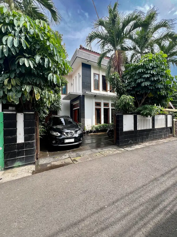 Rumah 2 Lantai di Kebayoran Baru Dekat Dengan Tol