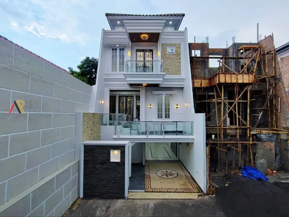Rumah Mewah Berkualitas Lokasi Strategis Area Komersil Jakarta Selatan