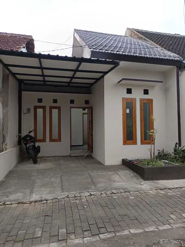 Rumah minimalis milik Pribadi, belakang Stadion Kanjuruhan Kepanjen