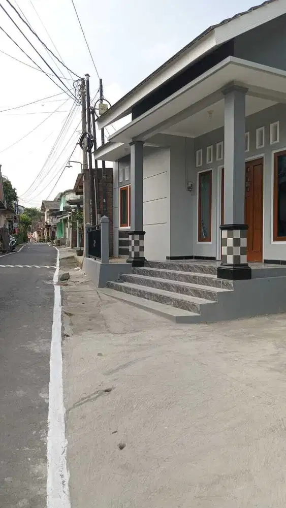RUMAH STRATEGIS SIAP HUNI DEKAT SMA 4 MAGELANG
