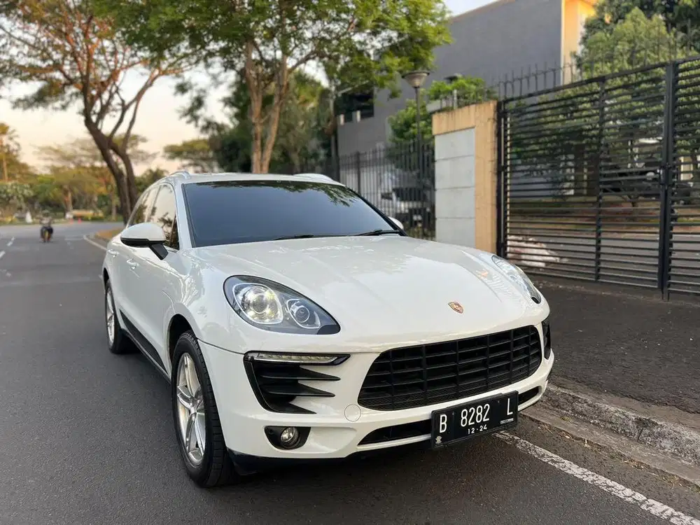Porsche macan 2.0 white mulus