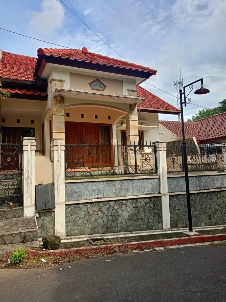 Rumah Murah Luas 204 m2 di Perumahan Elite Puncak Dieng