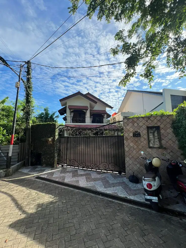 DIJUAL RUMAH MEWAH PALM SPRING ADA SWIMMING POOL PRIBADI