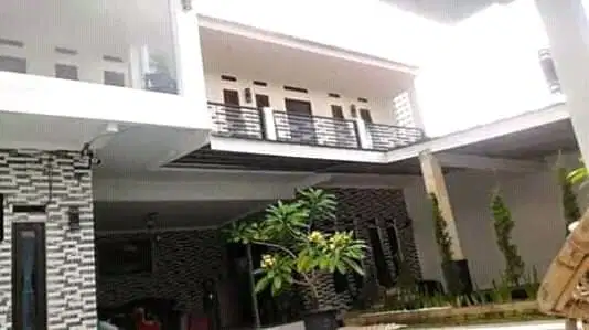 dijual rumah + kolam renang (blakang hotel horison)