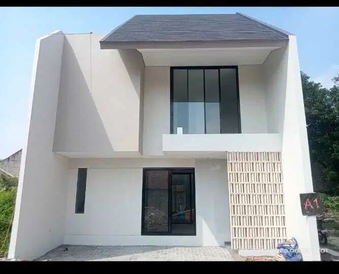 Rumah 2 Lantai dengan ruang keluarga luas