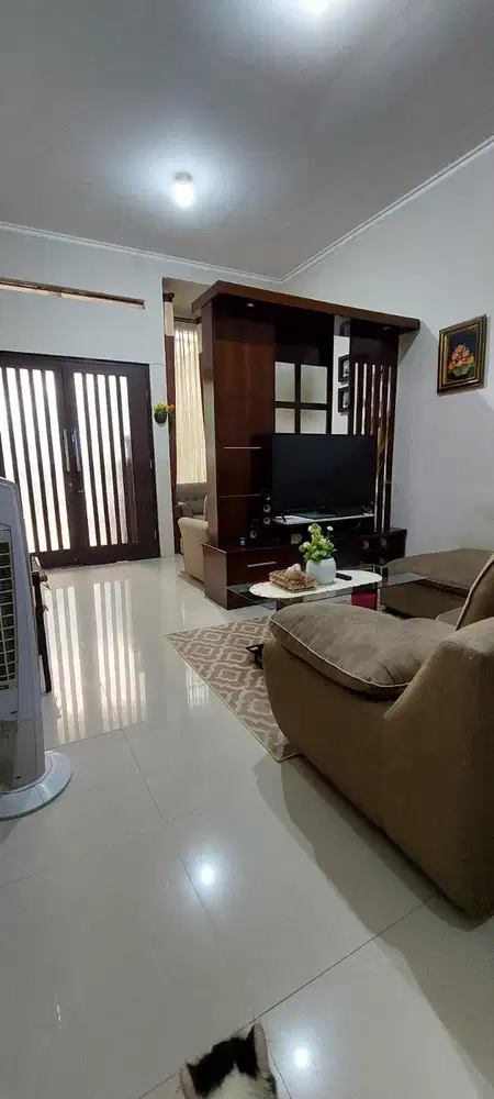 Dijual cepat murah rumah sigura gura dua lantai dekat UB