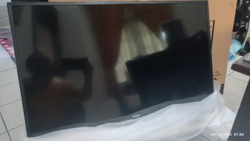 Aquos TV 32 inch plus smart tv box polytron