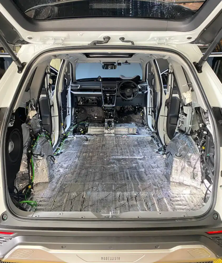 Peredam aluminium mengurangi panas dan bising suara dari luar