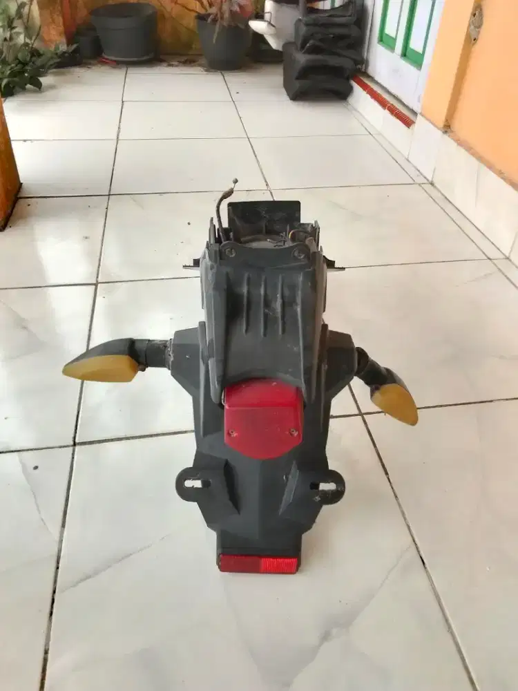 Slebor spakbor belakang Byson