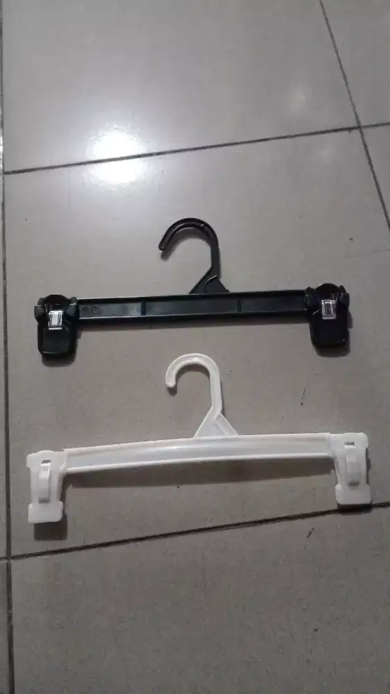 Hanger jepit celana
