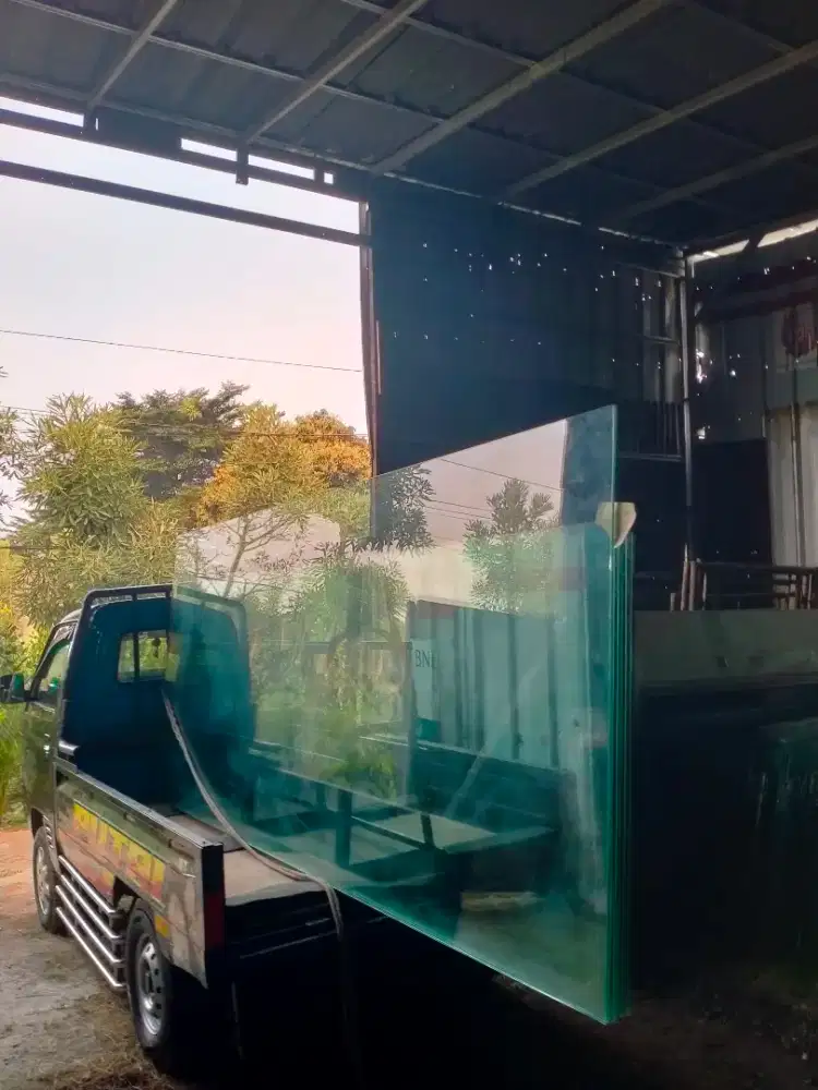 Kaca tempered second berbagai macam ukuran kaca masih 90% kaya baru