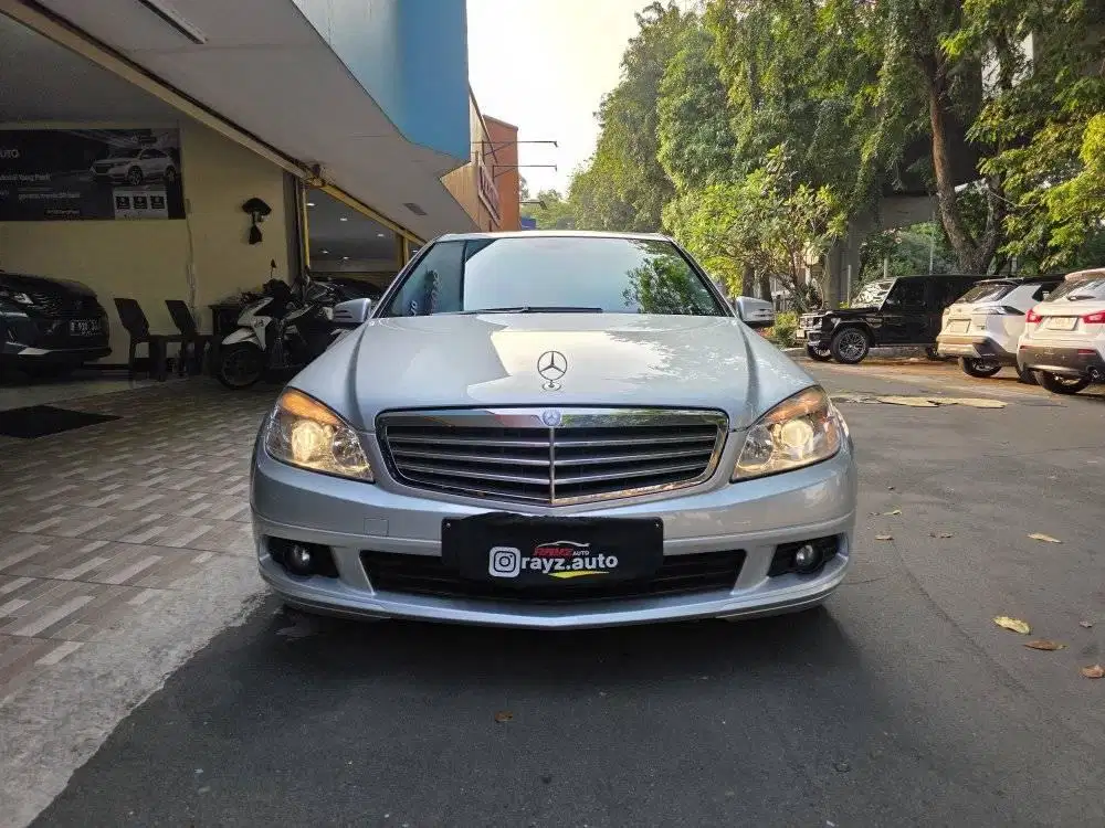 Mercedes Benz C200 CGI 2011 low KM