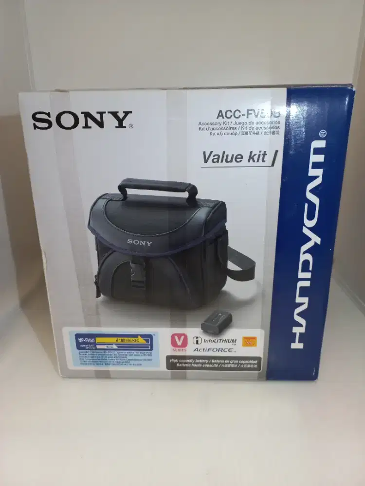 New item kit aksesori mencakup bag / tas + baterai NP-FV50.