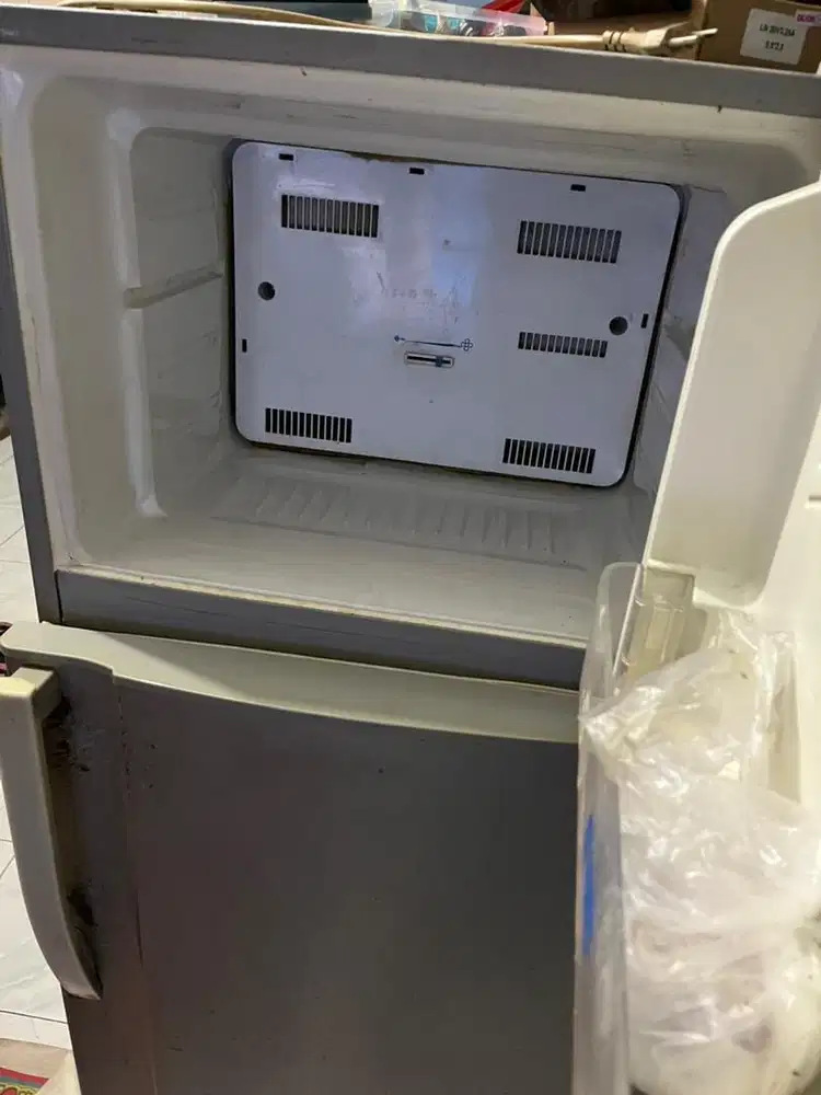 DI JUAL KULKAS SHARP 2 PINTU