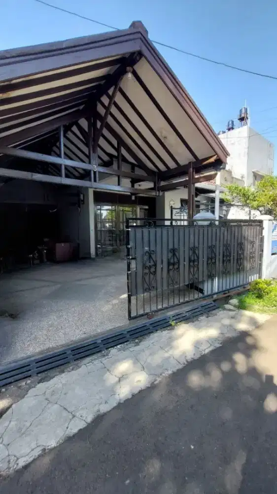 Rumah terawat murah di komplek pratista Antapani SHM