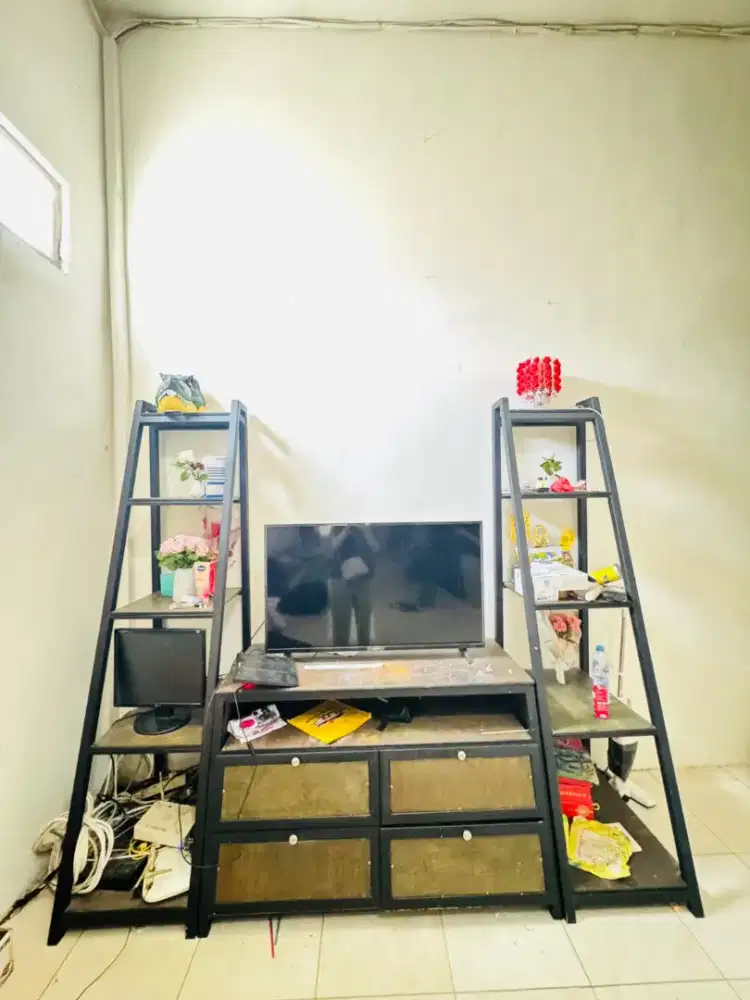 Rak TV, dan bgian samping kanan kiri